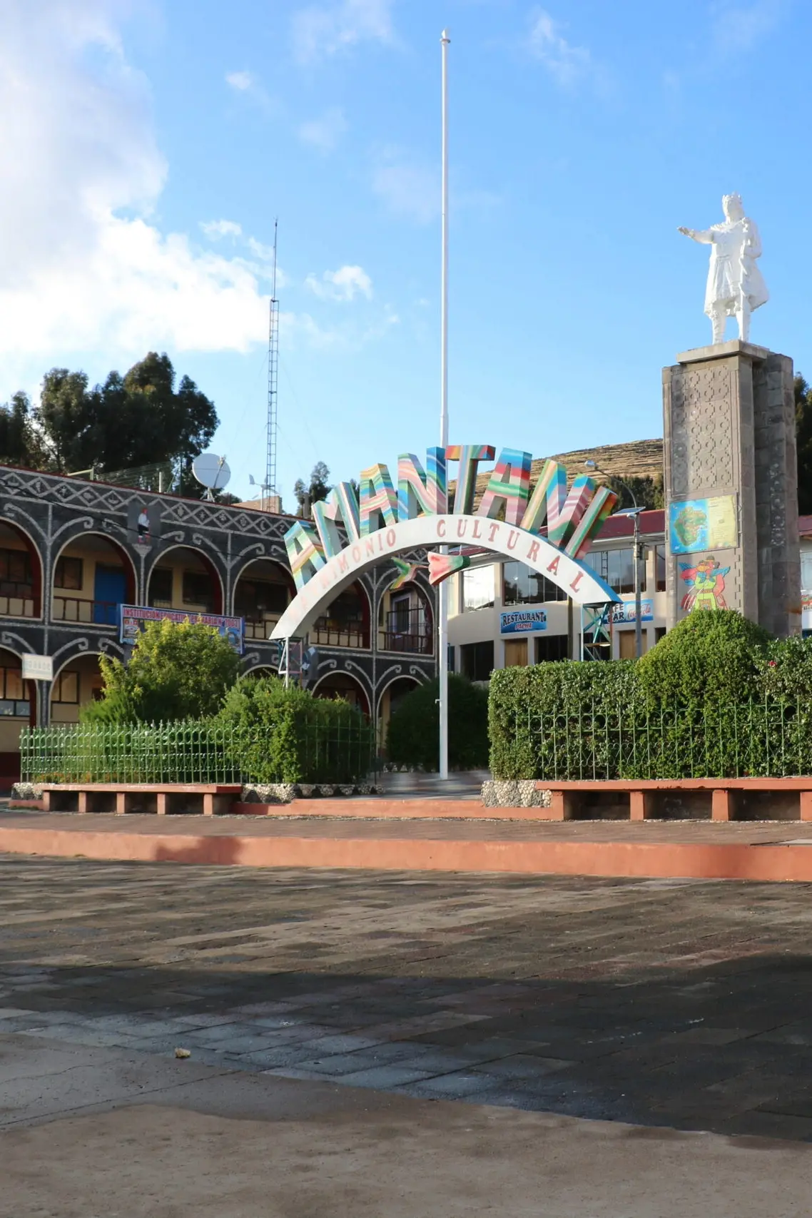 Amantani plaza principal